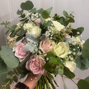 🤍🩰🫧💕

Be sure to vote for us in the Local Business Awards:
https://thebusinessawards.com.au/5209/unique-floral-creations